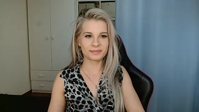 KristineGlow online show from 06-01-26, 06:20