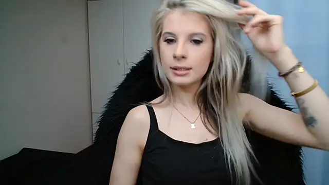 KristineGlow online show from 06-19-26, 06:18