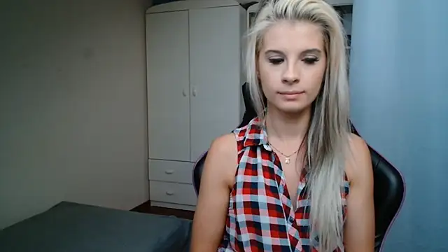 KristineGlow online show from 07-28-26, 05:12