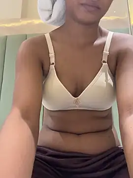 Snapshot of HeerStd chatting on 10-27-25, 07:12 HeerStd online show from 10-27-25, 07:12