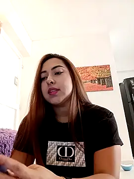 Snapshot of Tamara_valentine chatting on 09-17-25, 07:04 Tamara valentine online show from 09-17-25, 07:04