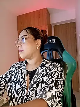 Tamara valentine online show from 04-16-26, 08:37