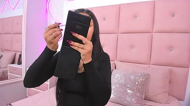 DaisySnugs1 online show from 11-24-25, 12:27