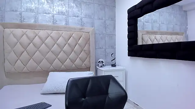 RoxanneStorm  online show from 11-11-25, 12:49