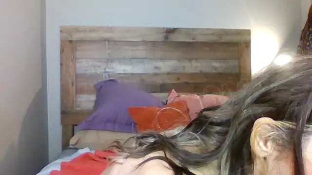 Snapshot of thickasstley chatting on 06-17-26, 12:13 thickasstley online show from 06-17-26, 12:13