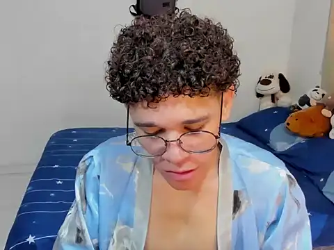 Tom Blues online show from 10-21-25, 02:40