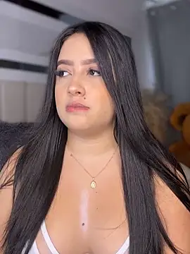 Snapshot of Emiily_Moore1 chatting on 11-26-25, 02:12 Emiily Moore1 online show from 11-26-25, 02:12