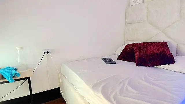 elizawiliamst online show from 04-22-26, 05:47