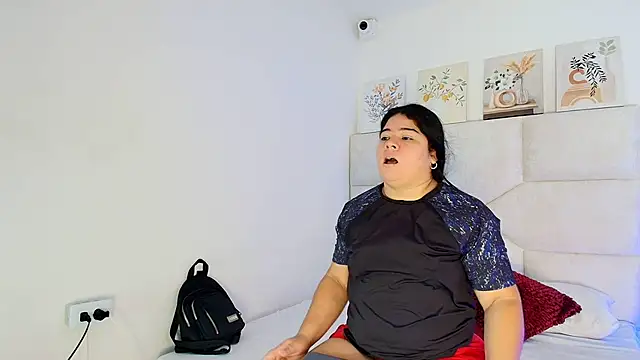 elizawiliamst online show from 05-18-26, 12:22