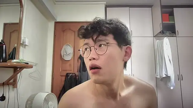 Snapshot of Passionatetwink2 chatting on 09-21-25, 04:58 Passionatetwink2 online show from 09-21-25, 04:58