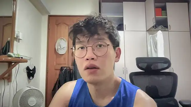 Snapshot of Passionatetwink2 chatting on 10-06-25, 09:29 Passionatetwink2 online show from 10-06-25, 09:29