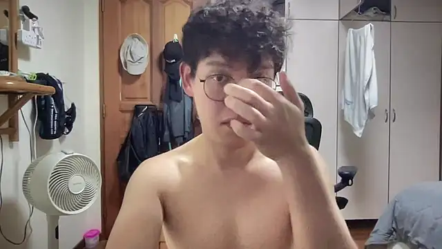 Snapshot of Passionatetwink2 chatting on 10-14-25, 11:11 Passionatetwink2 online show from 10-14-25, 11:11