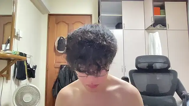 Snapshot of Passionatetwink2 chatting on 11-13-25, 10:36 Passionatetwink2 online show from 11-13-25, 10:36