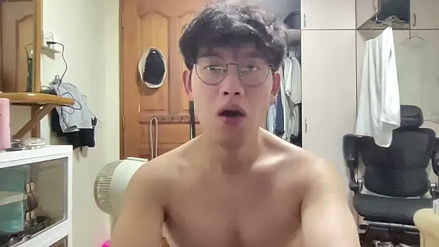 Snapshot of Passionatetwink2 chatting on 11-29-25, 11:13 Passionatetwink2 online show from 11-29-25, 11:13