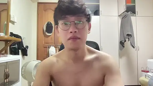 Snapshot of Passionatetwink2 chatting on 12-15-25, 02:32 Passionatetwink2 online show from 12-15-25, 02:32