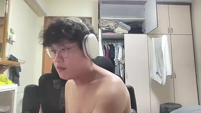 Snapshot of Passionatetwink2 chatting on 02-12-26, 11:16 Passionatetwink2 online show from 02-12-26, 11:16