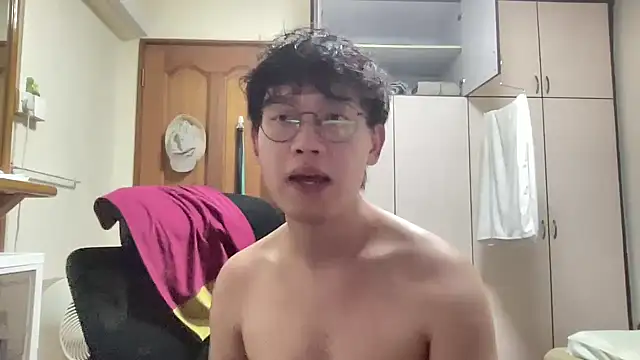 Snapshot of Passionatetwink2 chatting on 02-13-26, 04:03 Passionatetwink2 online show from 02-13-26, 04:03