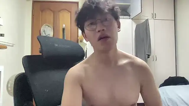 Snapshot of Passionatetwink2 chatting on 02-24-26, 11:30 Passionatetwink2 online show from 02-24-26, 11:30