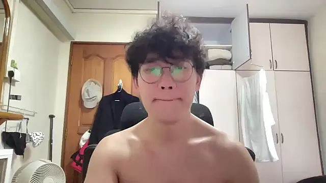 Snapshot of Passionatetwink2 chatting on 03-05-26, 07:59 Passionatetwink2 online show from 03-05-26, 07:59