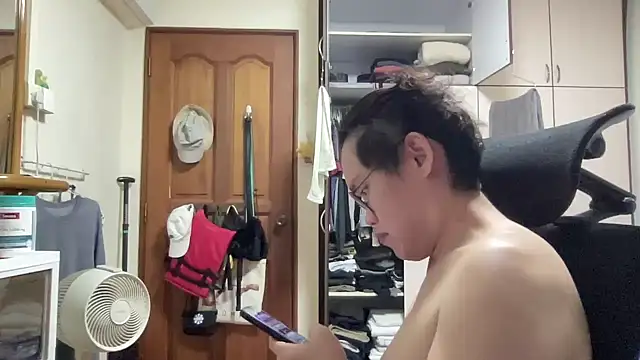 Snapshot of Passionatetwink2 chatting on 03-11-26, 12:11 Passionatetwink2 online show from 03-11-26, 12:11