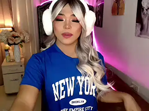 Snapshot of Heaven_Cock chatting on 11-23-25, 09:09 Heaven Cock online show from 11-23-25, 09:09