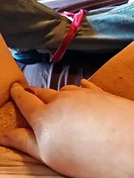 Snapshot of Horny_mummy chatting on 12-22-25, 12:24 Horny mummy online show from 12-22-25, 12:24