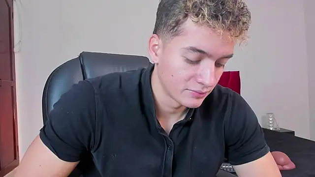 Snapshot of paull_george chatting on 09-18-25, 01:24 paull george online show from 09-18-25, 01:24