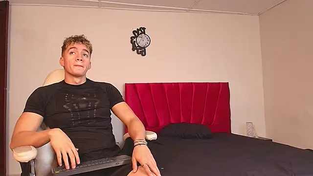 Snapshot of paull_george chatting on 09-21-25, 02:29 paull george online show from 09-21-25, 02:29