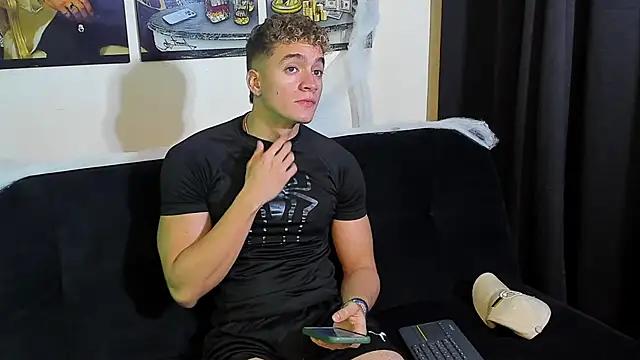 Snapshot of paull_george chatting on 10-18-25, 05:32 paull george online show from 10-18-25, 05:32