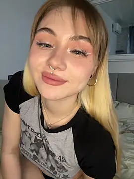 LunaMillie online show from 10-18-25, 12:39