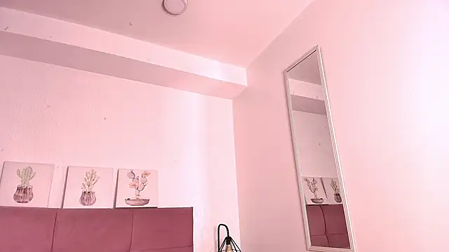 Snapshot of CamiilaGlow chatting on 09-24-25, 05:27 CamiilaGlow online show from 09-24-25, 05:27