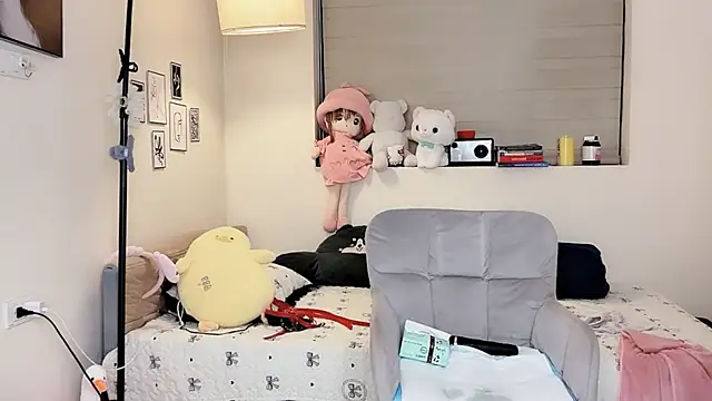 Snapshot of MaiLiiil chatting on 12-21-25, 02:46 MaiLiiil online show from 12-21-25, 02:46