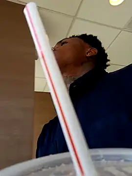 Snapshot of Dropdingo chatting on 10-18-25, 06:52 Dropdingo online show from 10-18-25, 06:52