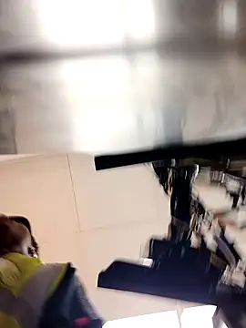 Snapshot of Dropdingo chatting on 11-14-25, 11:13 Dropdingo online show from 11-14-25, 11:13