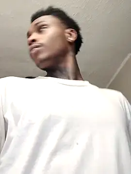 Snapshot of Dropdingo chatting on 11-19-25, 04:07 Dropdingo online show from 11-19-25, 04:07