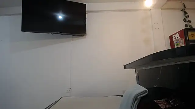 Snapshot of yohacriss chatting on 09-11-25, 10:54 yohacriss online show from 09-11-25, 10:54