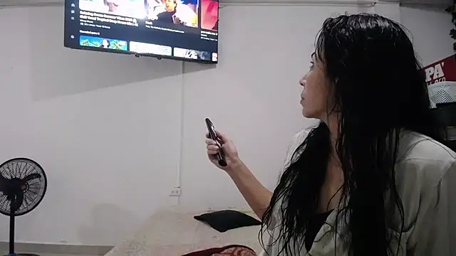 Snapshot of yohacriss chatting on 09-18-25, 10:12 yohacriss online show from 09-18-25, 10:12