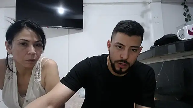 Snapshot of yohacriss chatting on 10-08-25, 03:04 yohacriss online show from 10-08-25, 03:04