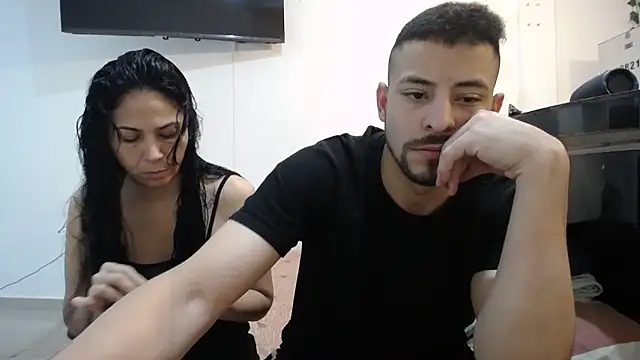 Snapshot of yohacriss chatting on 10-17-25, 07:49 yohacriss online show from 10-17-25, 07:49