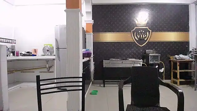 Snapshot of yohacriss chatting on 10-22-25, 04:35 yohacriss online show from 10-22-25, 04:35