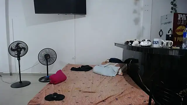 Snapshot of yohacriss chatting on 10-26-25, 08:31 yohacriss online show from 10-26-25, 08:31