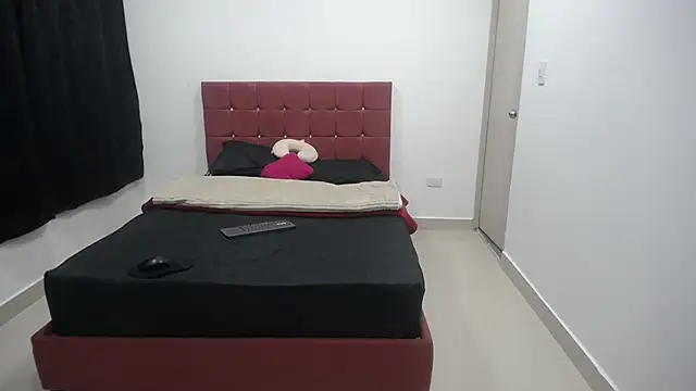 Snapshot of yohacriss chatting on 11-13-25, 12:20 yohacriss online show from 11-13-25, 12:20