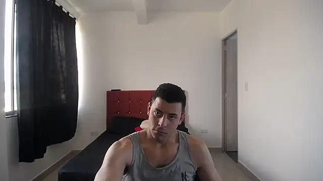 Snapshot of yohacriss chatting on 11-17-25, 08:25 yohacriss online show from 11-17-25, 08:25