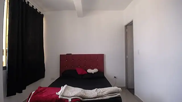 Snapshot of yohacriss chatting on 11-19-25, 03:34 yohacriss online show from 11-19-25, 03:34