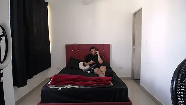 Snapshot of yohacriss chatting on 11-23-25, 01:33 yohacriss online show from 11-23-25, 01:33