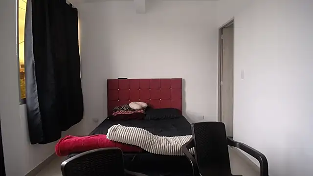 Snapshot of yohacriss chatting on 11-24-25, 03:23 yohacriss online show from 11-24-25, 03:23