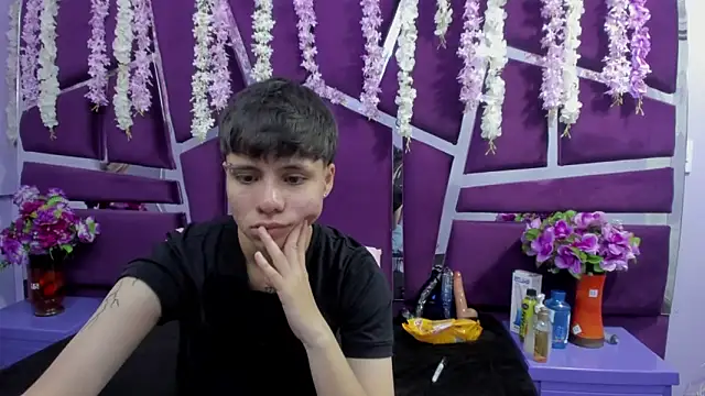 Snapshot of Bruno_Cruzz chatting on 02-17-26, 02:30 Bruno Cruzz online show from 02-17-26, 02:30