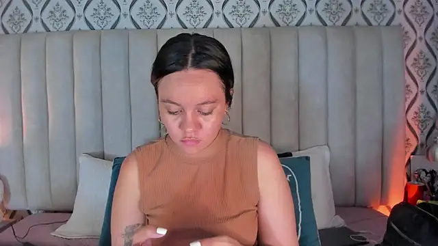 Sky Junne online show from 03-31-26, 05:57