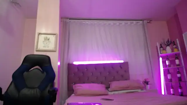 Snapshot of Emma_Carteer chatting on 10-02-25, 04:41 Emma Carteer online show from 10-02-25, 04:41