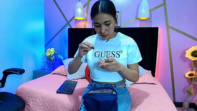 Snapshot of Emma_Carteer chatting on 10-24-25, 04:03 Emma Carteer online show from 10-24-25, 04:03